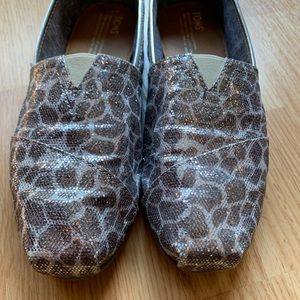 TOMS glitter giraffe